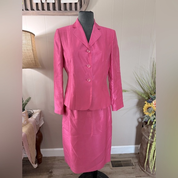 Le Suit • Fuchsia Dress Skirt Suit - Picture 1 of 14
